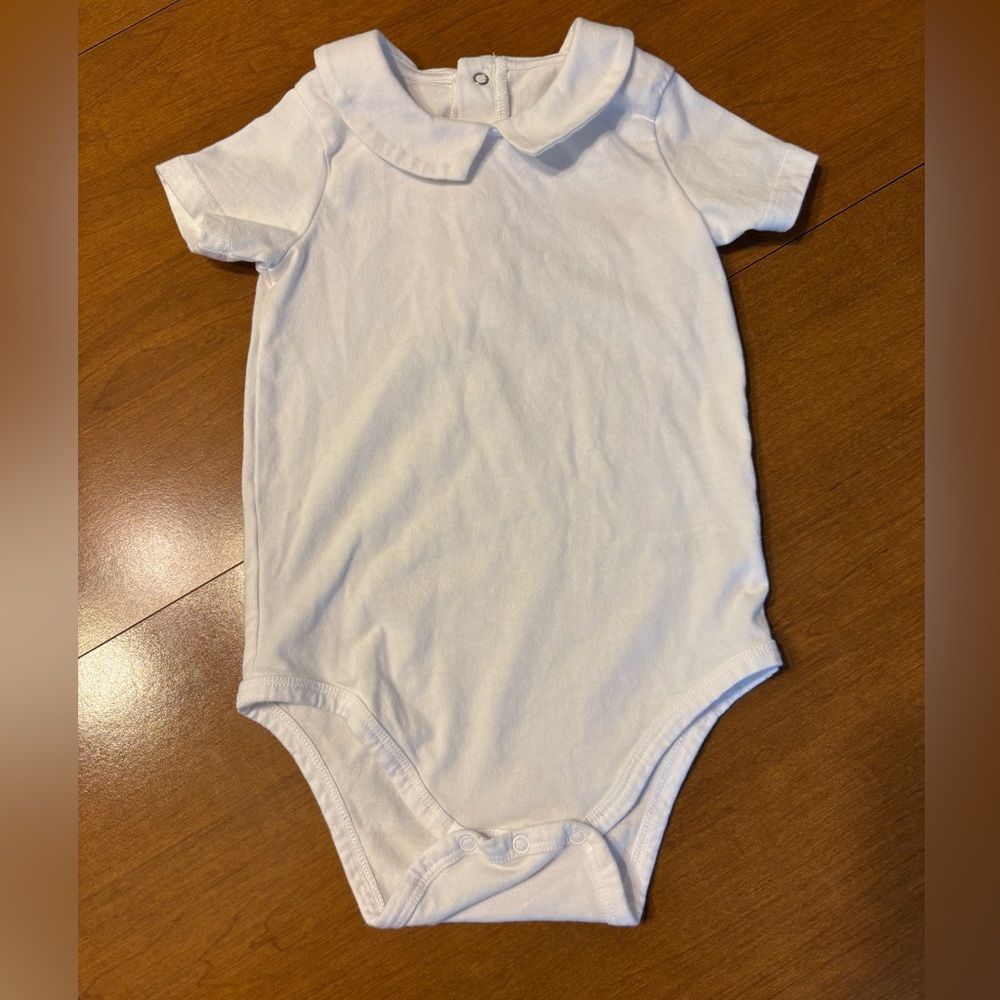 White collared Baby Onesie sz 18 months